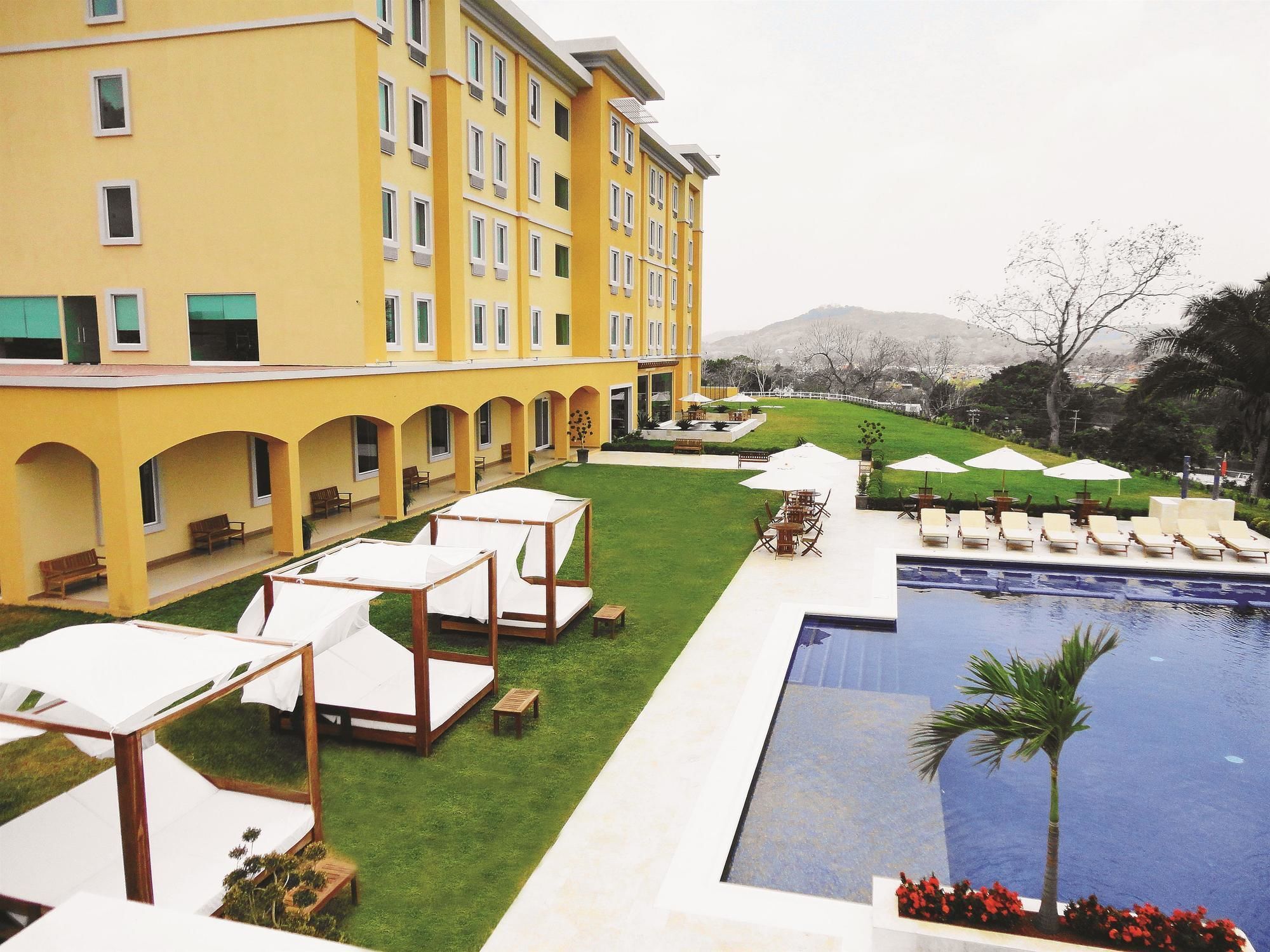 La Quinta By Wyndham Poza Rica Hotell Exteriör bild